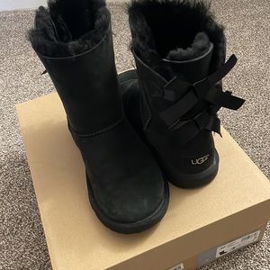 Girls Black Ugg K Bailey Bow II Size 3